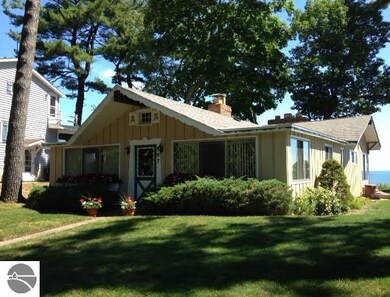 907 S Crescent Ave, Au Gres, MI 48703 - photo 2