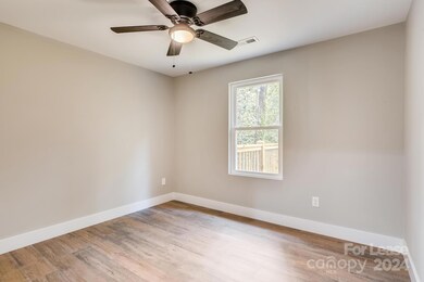 705 Berkshire Dr, Statesville, NC 28677 - photo 4