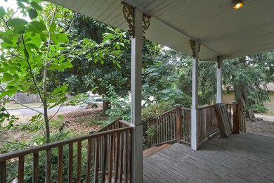 911 E 3rd St - 04