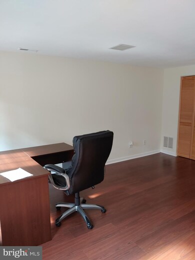 20518 Sterncroft Ct, Montgomery Village, MD 20886 - photo 4