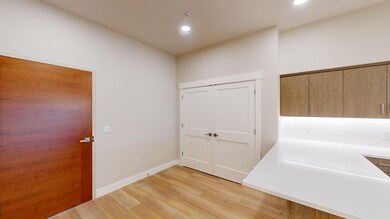 2 Fr door closet K