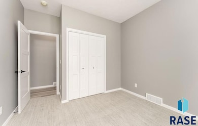5409 E Brennan Dr, Sioux Falls, SD 57110 - photo 4
