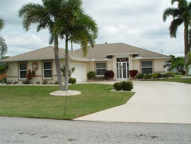 SIDE LOADING GARAGE AND SCREENED FRONT ENTRY