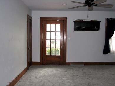 107 E Pinzon St, Tuscola, IL 61953 - photo 4