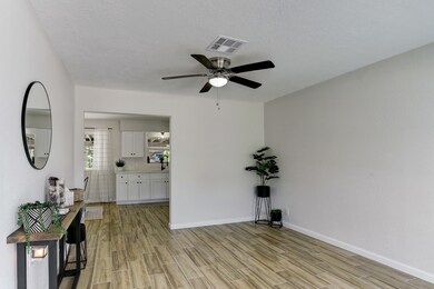 10206 Glenmawr Dr, Houston, TX 77075 - photo 2