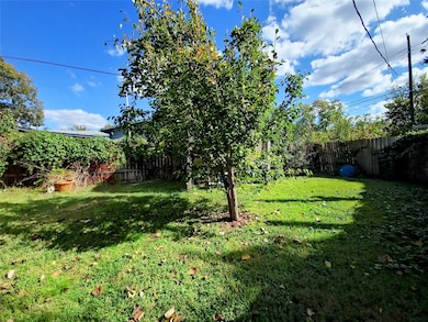 140 Meadowbrook St, Robinson, TX 76706 - photo 2