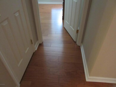 8027 Aspen Glen Dr unit 8027, Louisville, KY 40228 - photo 3