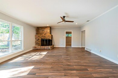 1208 Pebble Creek Dr, Euless, TX 76040 - photo 6