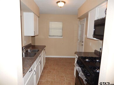 3903 3903 Appletree Ln, Tyler, TX 75701 - photo 6