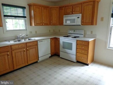 3229 Kensington Ct, Manchester, MD 21102 - photo 5