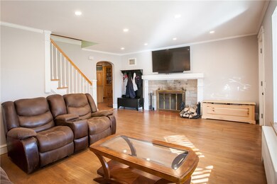 10 Brayton St, West Warwick, RI 02893 - photo 4