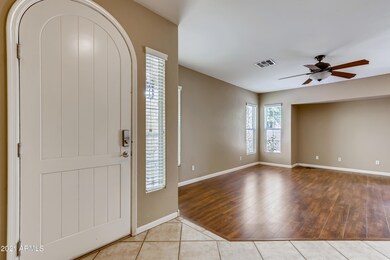 5-490229645-07 Foyer