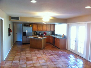 KITCHEN & LIVING