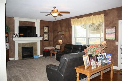 418 River Birch Rd, Raymore, MO 64083 - photo 5