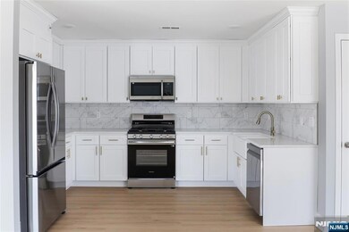 Modern and Sleek Kitchen
