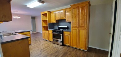 812 W Baldridge St, Ennis, TX 75119 - photo 5