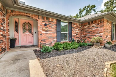 605 Stonehenge Dr, Hurst, TX 76054 - photo 3