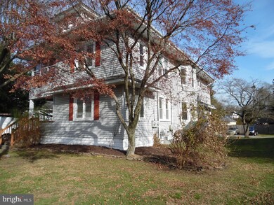 407 Unit # B N Broadway unit B UPSTAIRS, Pitman, NJ 08071 - photo 3