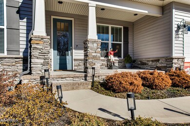 02_333 Mingo Way_FrontPorch