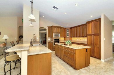 Kitchen with breakfast bar