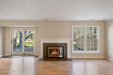 11-web-or-mls-54-commonwealth-dr