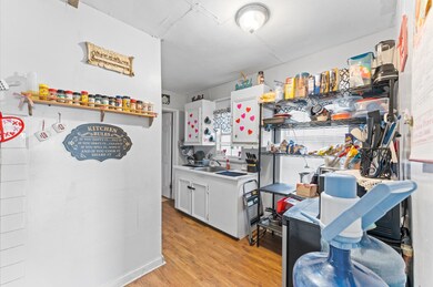 picture of the kitchen