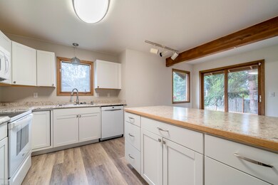 Kitchen/Dining Area