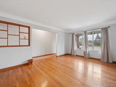 26723 Menge Ct, Warren, MI 48091 - photo 3