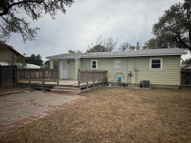 902 S Harrison St, Hugoton, KS 67951 - photo 3