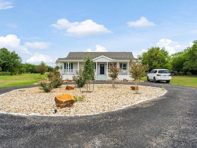 1301 Davis Rd, Granbury, TX 76049 - photo 4