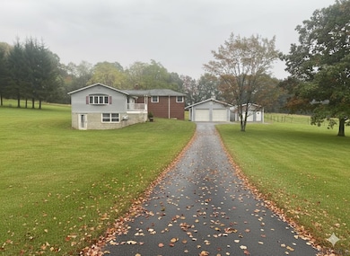 227 Martin Rd, Johnstown, PA 15904 - photo 2