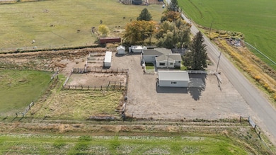 221 Cottonwood Ln, Blackfoot, ID 83221 - photo 2