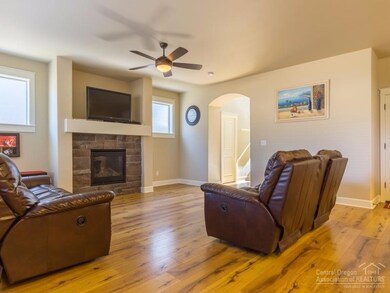 61052 Manhae Loop, Bend, OR 97702 - photo 2