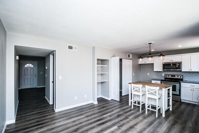 2854 E Clarendon Ave-12
