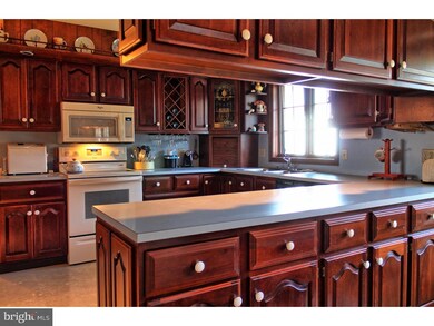 4509 Stoudts Ferry Bridge Rd, Reading, PA 19605 - photo 3