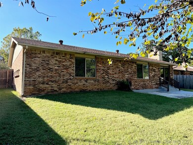 Full brick 3/2/2, excellent location!
