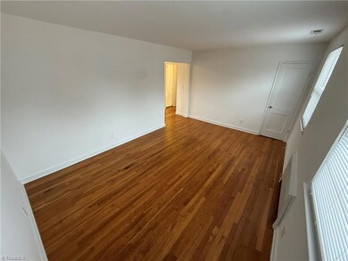 2506 Miller Park Cir unit D, Winston Salem, NC 27103 - photo 3