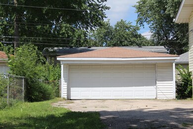 218 Granada Rd, Carpentersville, IL 60110 - photo 2