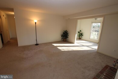 9957 Oakton Terrace Rd, Oakton, VA 22124 - photo 4