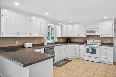 25 Woodcrest Ln, West Yarmouth, MA 02673 - photo 2