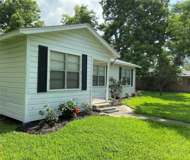 1115 2nd St, Bay City, TX 77414 - photo 3