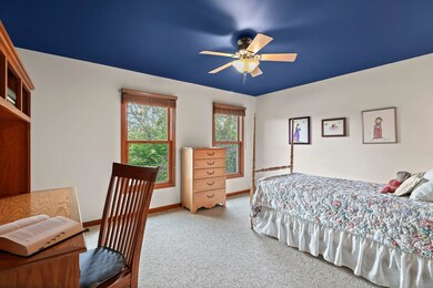 10649 Bridle Path Ct, Naperville, IL 60564 - photo 5