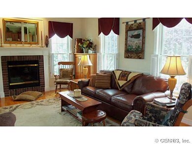 Family Room Hardwood floors & gas fireplace