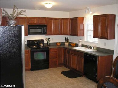 Kitchen - Kitchen great for any cook offers lots o