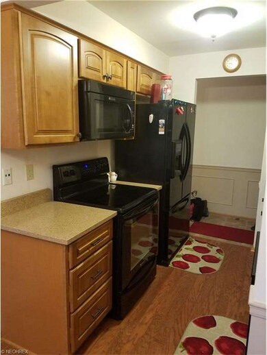 Walk through kitchen, Appliances do stay!