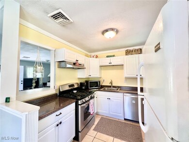 516 Robinhood Dr, Aurora, OH 44202 - photo 6