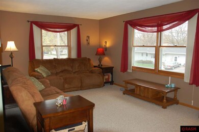 907 907 S 8th St, New Ulm, MN 56073 - photo 6