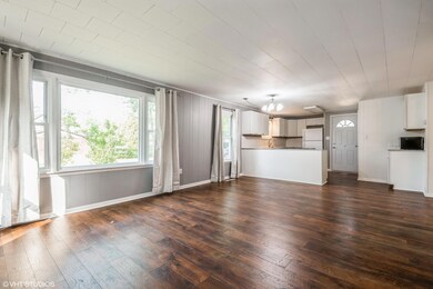 07_211EHamilton_91001_KitchenLiving_HiRe