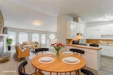 2218 Lowtrail Ct, Lithonia, GA 30058 - photo 3