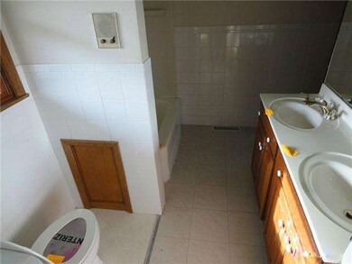 382 Parklane Dr, Woodville, OH 43469 - photo 5